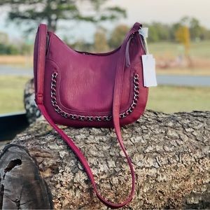 Jessica Simpson Burgundy shoulder bag purse.